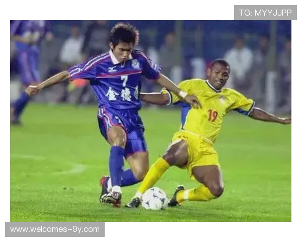 探讨泰迪犬能否通过科学训练在足球项目中发挥出色表现与挑战探索